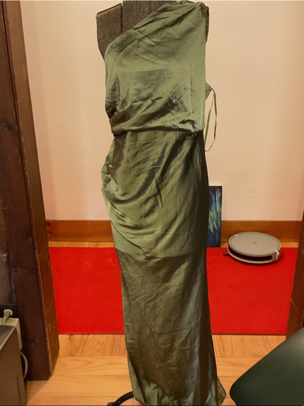 Selfie Leslie One-Shoulder Olive Column Dress